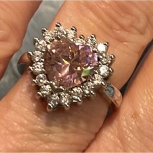 💕 Queen Heart Halo Ring Size 6